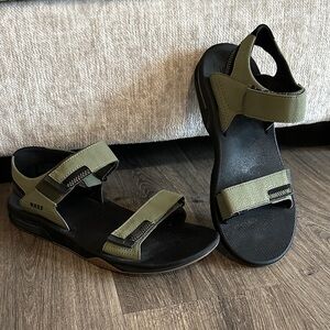 Reef Fanning Baja Men's Olive and Black Sandals, Sz 12.